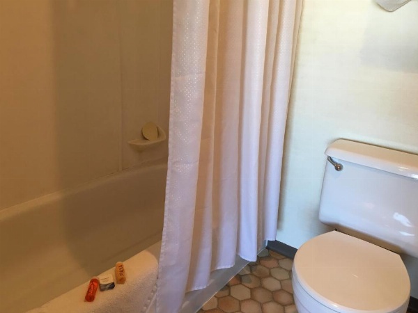 Timber Lodge Inn image 13