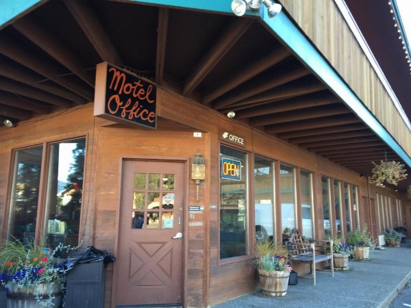 Timber Lodge Inn image 25